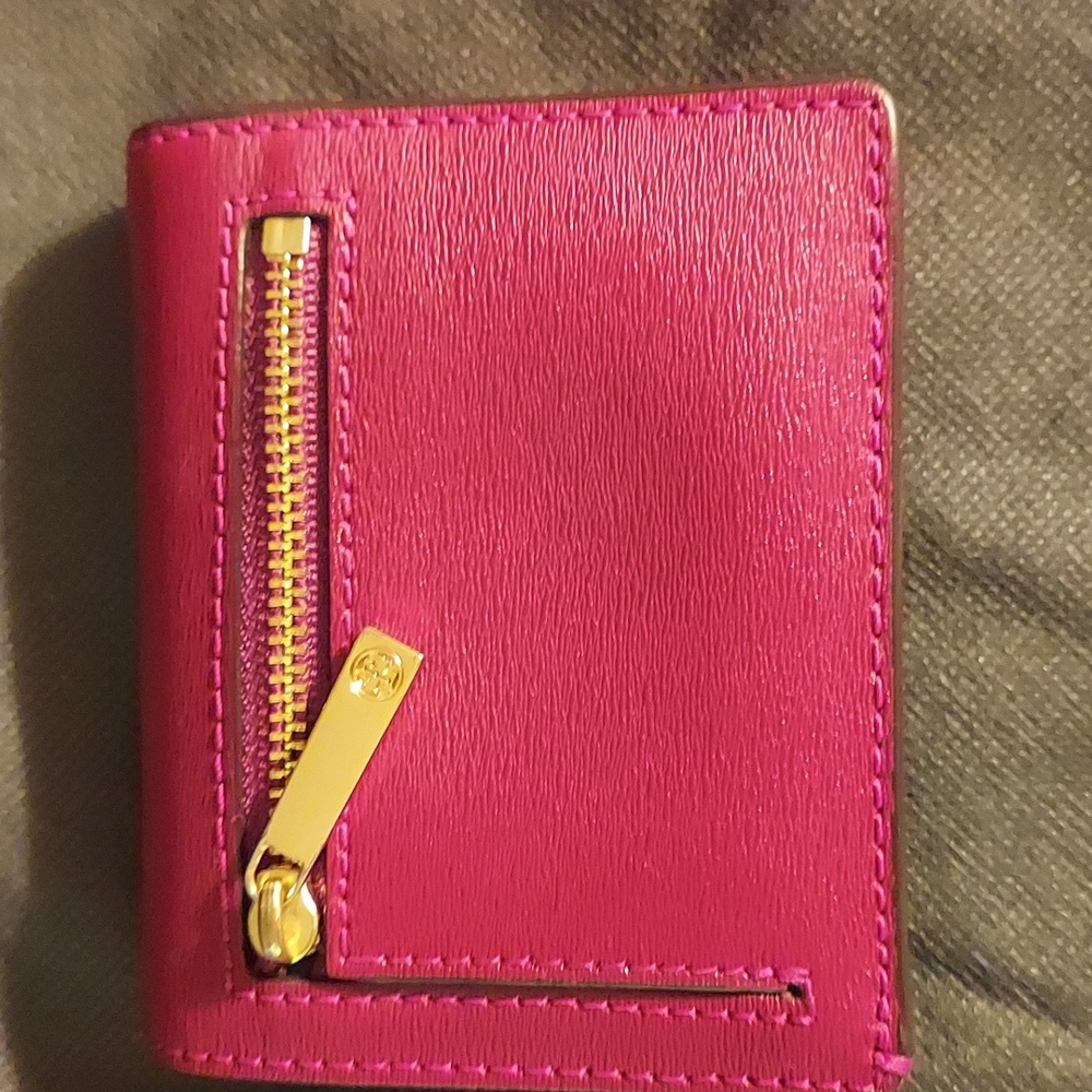 Tory Burch Robinson Red Burgundy Bi Fold Wallet great condition - Picture 9 of 11